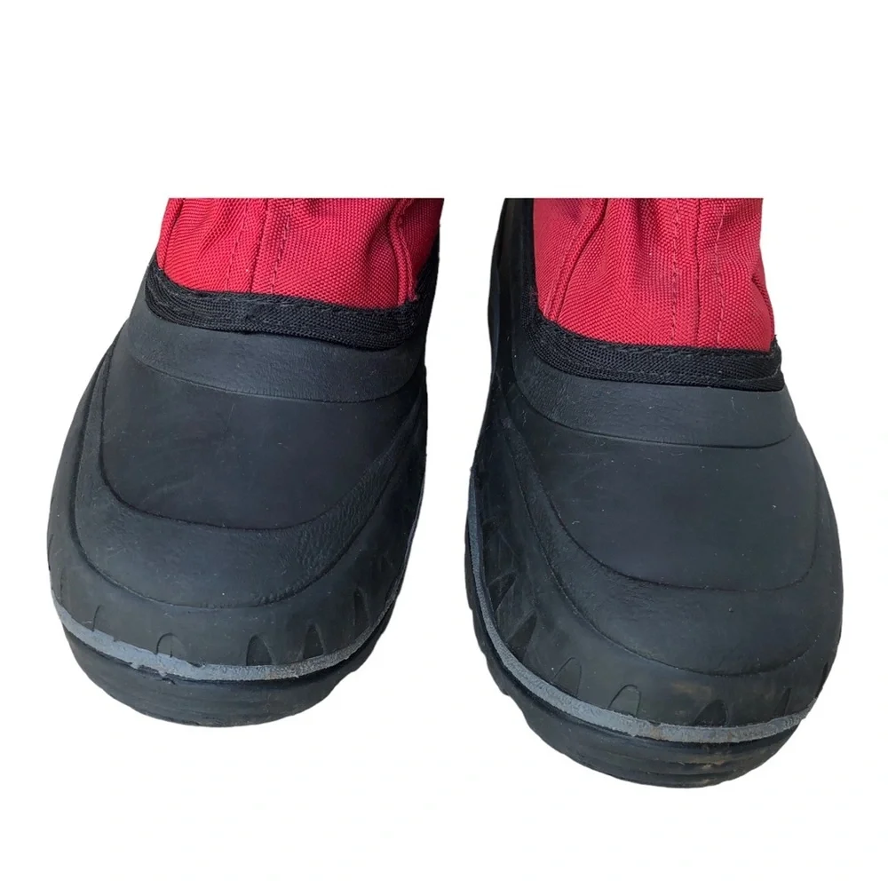 Kamik Kids Red  Black Kids Snow‎ Boots Size 5 Good Condition.